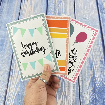 バースデーカードなど紙に切り絵細工をしたペーパーアイテム