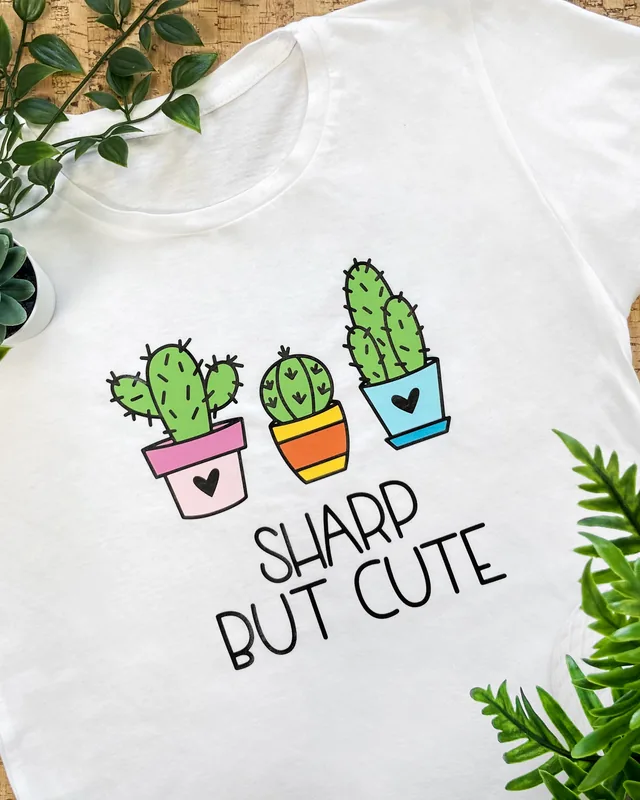 サボテンのイラストと文字をプリントしたオリジナルTシャツ