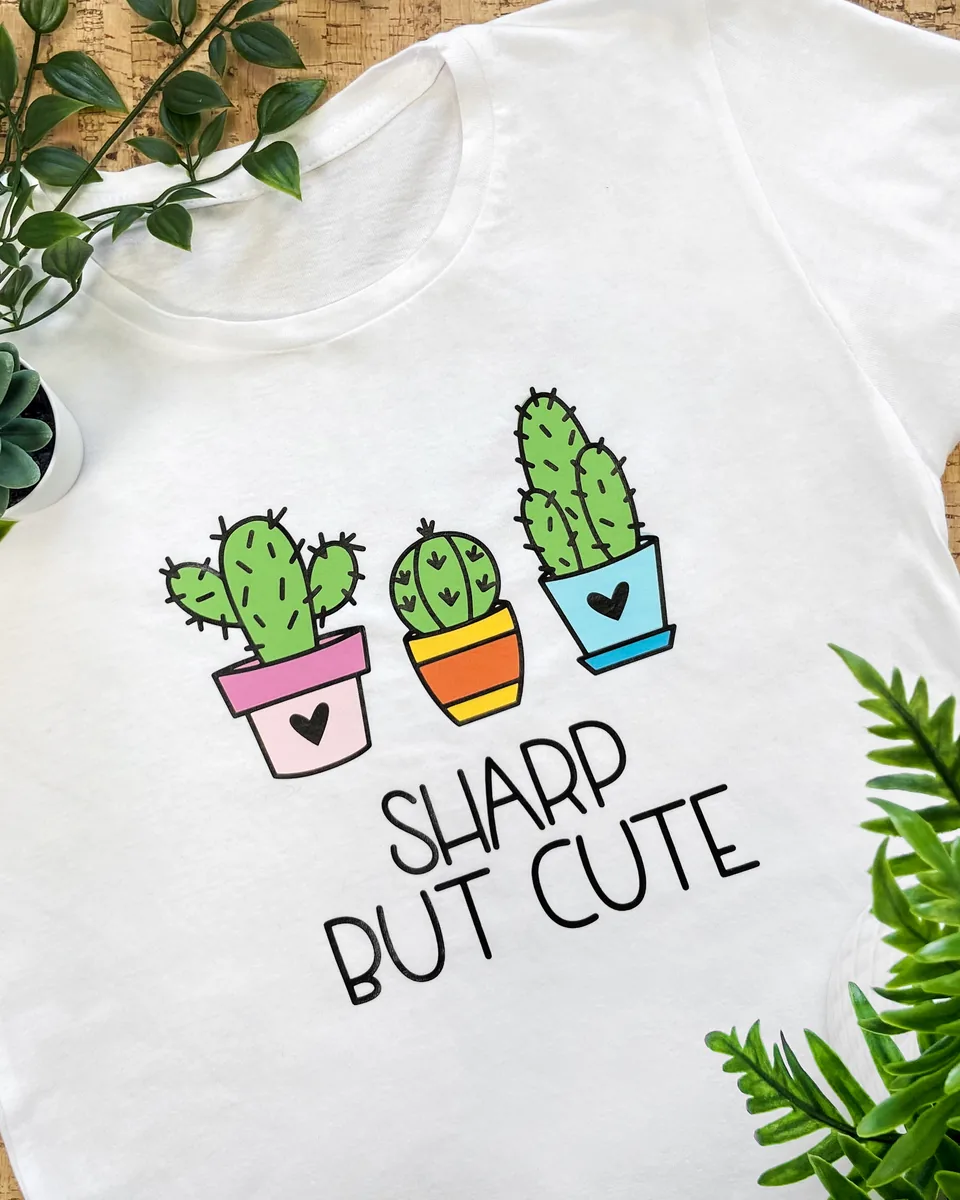 サボテンのイラストと文字をプリントしたオリジナルTシャツ